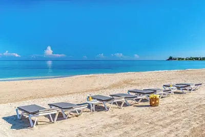 Image de Sunspot Beachfront Villa - Piscine - Personnel - J'adore cet endroit - 6br