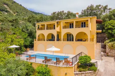 Image de Villa Christina Nissaki Corfou avec Wi-Fi, A / C, près de la plage avec piscine