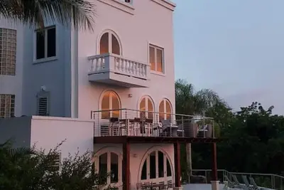 Image de Villa spectaculaire avec vue imprenable - rénovation complète terminée en mai 2017