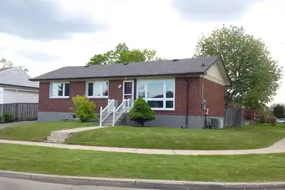 Belle maison individuelle et spacieuse de 6 chambres à coucher - Toronto