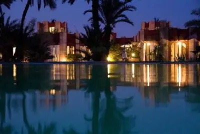 Image de Grande maison nichée au coeur d'un magnifique parc d'un hectare
