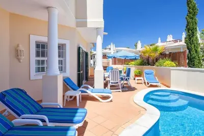 Image de Beautifully presented, private swimming pool close to Vale do Lobo Tennis Academy. Pool can be heated. J143 - Almancil, Algarve