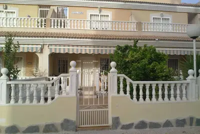 El Divino. 3 bedrooms, 2 pools, roof solarium. Aircon. Uk Tv. Wifi available