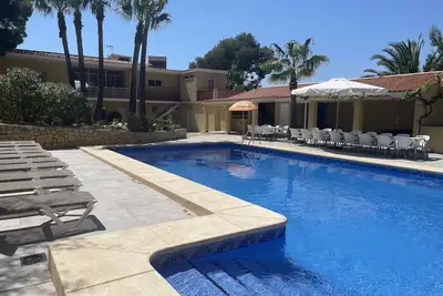 Image de Villa Los Arcos, Benidorm. Chambres climatisées, Piscine. 25 pax
