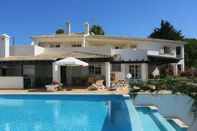 Image de Grande villa piscine jardin