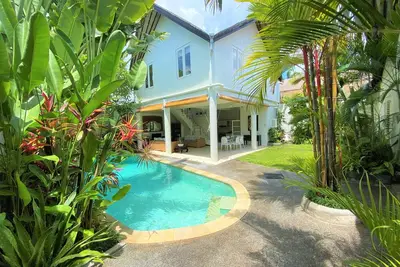 Image de Luxe 3 chambres dans un cadre de jardin tropical Ă Seminyak, Bali