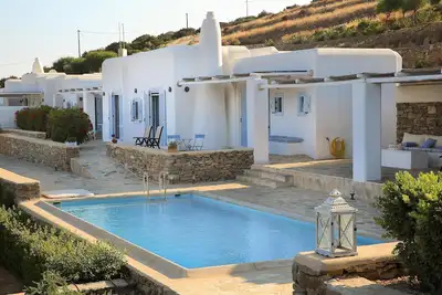 Image de Belle villa avec piscine privée et vue mer panoramique sur Golden Beach