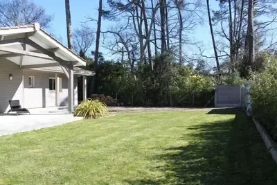 Image de Carcans Maubuisson: Maison à 100m du lac et 6 km de l’océan, terrain clôturé