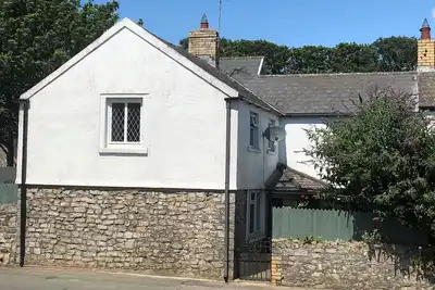 Image de Maison en pierre de quatre chambres doubles de Charme dans la belle vallée de Glamorgan