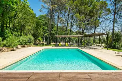 Image de Grand Mas Provençal, court de tennis éclairé + grande piscine éclairée