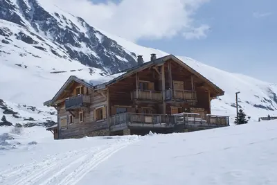 Image de Chalet 'Les P'tits Loups', sur les pistes, sauna, grande terrasse ensoleillée.