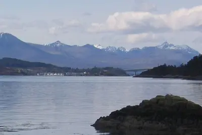 Image de Magnifiquement maison retirée près de la plage surplombant Skye