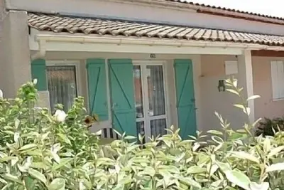 Image de Villa moderne sur résidence fermée avec piscine à proximité des plages de sable près de Royan