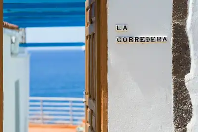 Maison traditionnelle canarienne, front de mer.