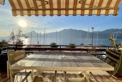 Image de Grand et lumineux appartement, parking et terrasse donnant sur le lac
