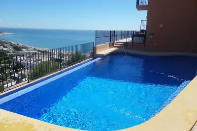 Image de Villa Avec Piscine à débordement privée et spectaculaire mer, montagne et ville Vues