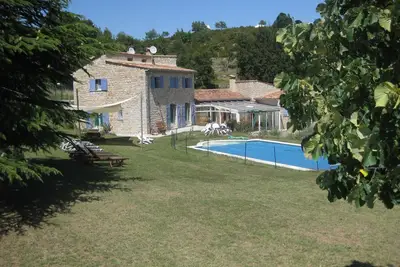 Image de Magnifique mas provençal avec piscine et terrain de tennis