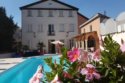 Image de 18th century town house with private pool Lyon L Île Barbe