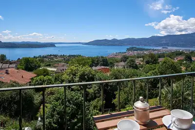 Image de Historique maison individuelle de quatre pièces avec vue magnifique sur le lac