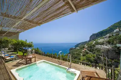 Image de Villa Lauro. Résidence de luxe historique avec une vue spectaculaire sur la mer d'Amalfi