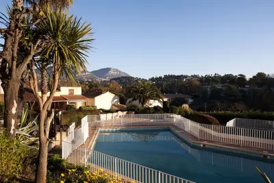 Image de Maisonnette sympa dans rsd gardée avec piscine et parking