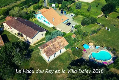 Image de Villa Daisy grande maison avec jardin privé et accès au grand jardin avec piscine