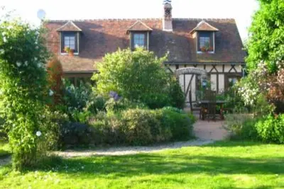 Image de Vraie longère normande typique climatisée avec  parc fleuri en pleine nature