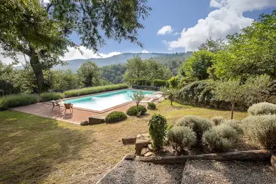 Image de Villa traditionnelle avec des vues panoramiques, et piscine au sel de 16x6m sans chlore.