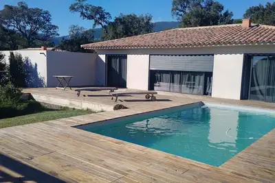 Image de Villa Moderne Avec Piscine Chauffee.