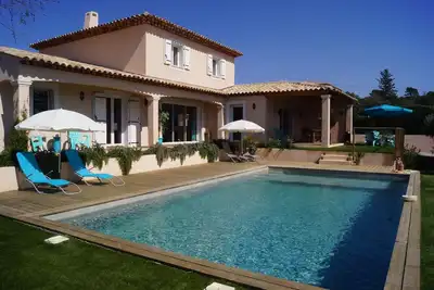 Image de Villa provençale climatisée, centre village à pied, piscine au sel.