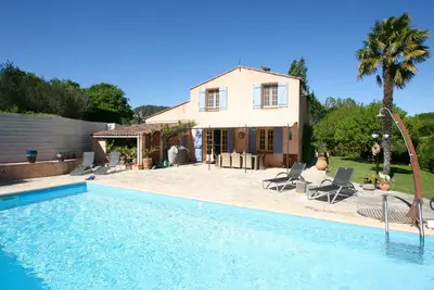 Image de Villa de vacances pour 9 personnes au coeur de la Provence avec piscine chauffée