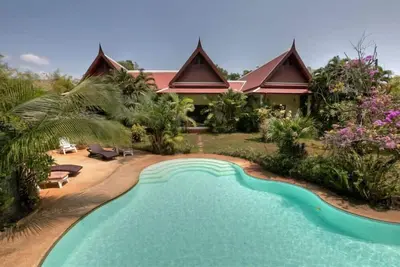 Image de Phuket: Superbe et grande villa tropicale de style Thailandais.