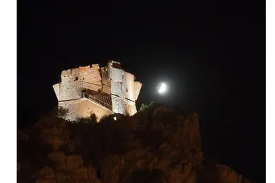 Image de Maison avec terrasses face à la mer.