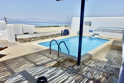 Image de Kamari Villa-B avec piscine privée et jacuzzi