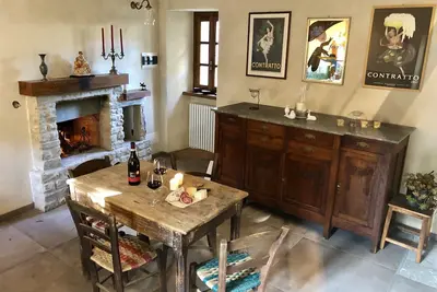 Image de Hibiscus de Gautier, petite maison suggestive avec jardin privé dans un village médiéval