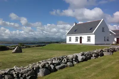 Image de Cottage de luxe avec vue panoramique sur la mer et les montagnes