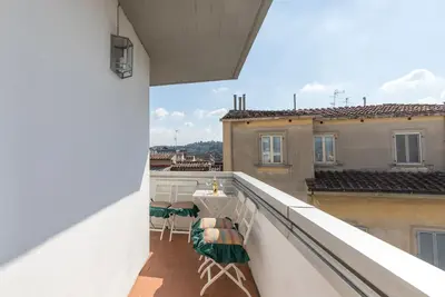 Image de Attichino, Avec Terrasse, Au SIXIÈME Et Dernier ÉTAGE Au Centre De Florence