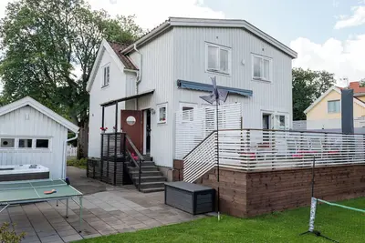 Image de Belle maison près de la ville de Stockholm pour la grande famille