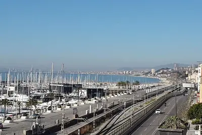 Image de Étage complet, face à la mer Méditerranée. Central à 5 \"
