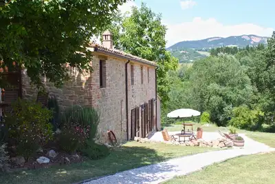 Image de Beaux appartements de ferme indépendants près d'Amandola Le Marche avec piscine