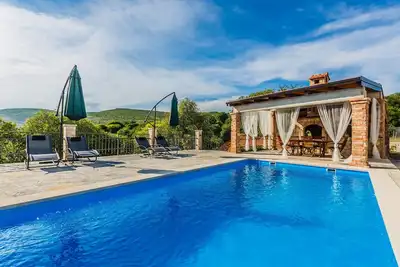 Image de Villa Laurosa vous propose un style dalmatien traditionnel dans la nature paisible