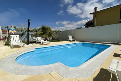Maison avec piscine et salle de jeux