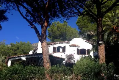 Image de Maison Blanche avec piscine, terrasse et vue sur la mer