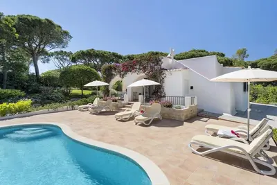 Image de Family owned Villa with Pool, large Garden and Barrington Membership
