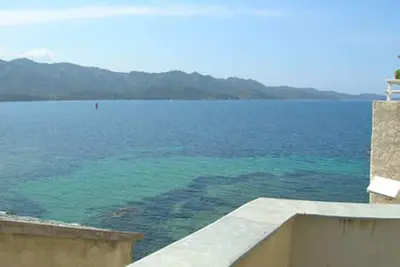 Image de Appartement de caractère avec vue sur la golfe, au pied de la citadelle (55m2)