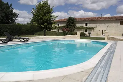 Image de Superbe gîte avec piscine partagée, Nr Matha et Cognac (rez-de-chaussée également disponible)