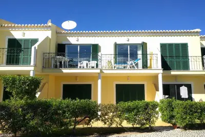 Image de Bel appartement de 2 chambres dans une petite copropriété avec piscine
