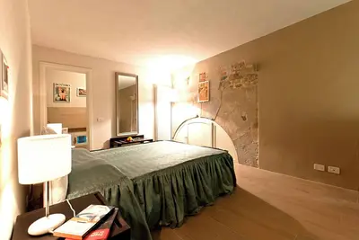 Image de Borgo Suite. . une vieille maison tour dans le centre-ville