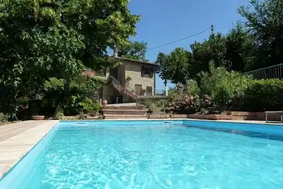 Image de Idyllic character cottage set in landscaped garden with a private pool