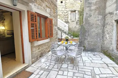 Image de Maison en pierre au coeur de la vieille ville de Kastela, 100 mètres de la plage